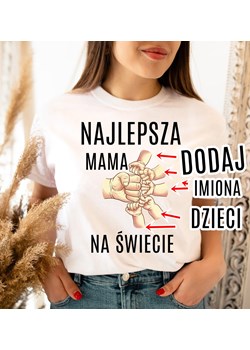 Koszulka NAJLEPSZA MAMA NA ŚWIECIE - DODAJ IMIONA 5 DZIECI ze sklepu Time For Fashion w kategorii Bluzki damskie - zdjęcie 175641736