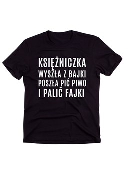 Czarny Klasyczny T-shirt "KSIĘŻNICZKA WYSZŁA Z BAJKI POSZŁA PIC PIWO I PALIĆ FAJKI" ze sklepu Time For Fashion w kategorii Bluzki damskie - zdjęcie 175643668