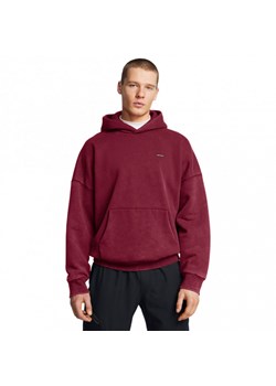 Męska bluza dresowa nierozpinana z kapturem Under Armour UA Icon Hwt Flc Wash Os Hood - czerwona ze sklepu Sportstylestory.com w kategorii Bluzy męskie - zdjęcie 175652169