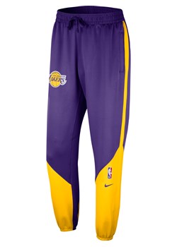 Spodnie męskie Los Angeles Lakers Showtime Nike Dri-FIT NBA - Fiolet ze sklepu Nike poland w kategorii Spodnie męskie - zdjęcie 175703978