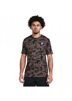 Męska koszulka treningowa Under Armour Project Rock Payof AOP Graphic - brązowa ze sklepu Sportstylestory.com w kategorii T-shirty męskie - zdjęcie 175720219