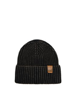 Cropp - Czarna czapka beanie z naszywką - czarny ze sklepu Cropp w kategorii Czapki zimowe męskie - zdjęcie 175734805