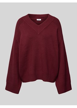 Sweter z dzianiny z dekoltem w serek model ‘Solveig’ ze sklepu Peek&Cloppenburg  w kategorii Swetry damskie - zdjęcie 175850039