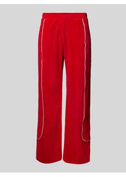 Spodnie typu track pants o kroju regular fit z wyhaftowanym logo ze sklepu Peek&Cloppenburg  w kategorii Spodnie męskie - zdjęcie 175850487