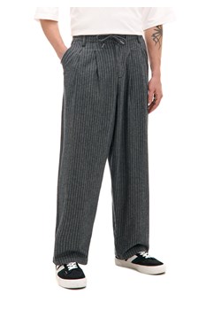 Cropp - Spodnie tailoring - szary ze sklepu Cropp w kategorii Spodnie męskie - zdjęcie 175854726