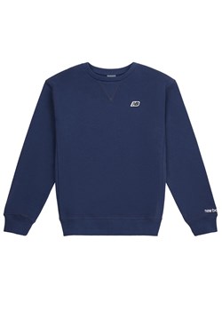 Bluza New Balance LAKB0070NNY - granatowa ze sklepu streetstyle24.pl w kategorii Bluzy chłopięce - zdjęcie 175880627