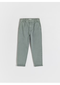 Reserved - Wysokoelastyczne spodnie regular - zielony ze sklepu Reserved w kategorii Spodnie chłopięce - zdjęcie 175912025