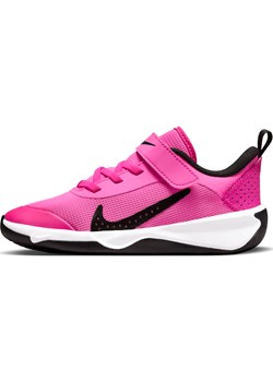 Buty dla małych dzieci Nike Omni Multi-Court - Różowy ze sklepu Nike poland w kategorii Buty sportowe dziecięce - zdjęcie 175925499