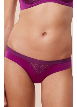 Triumph koronkowe brazyliany Aura Spotlight T Brazilian 10216453, Kolor fioletowy, Rozmiar 36, Triumph ze sklepu Intymna w kategorii Majtki damskie - zdjęcie 175959405