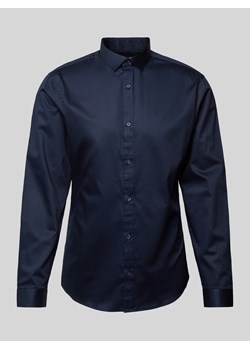 Koszula casualowa o kroju slim fit z kołnierzykiem typu kent model ‘CARDIFF’ ze sklepu Peek&Cloppenburg  w kategorii Koszule męskie - zdjęcie 175973157