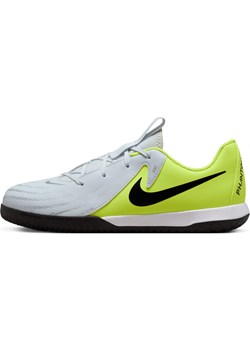 Halowe buty piłkarskie dla małych/dużych dzieci Nike Jr. Phantom GX 2 Academy - Szary ze sklepu Nike poland w kategorii Buty sportowe dziecięce - zdjęcie 175977349