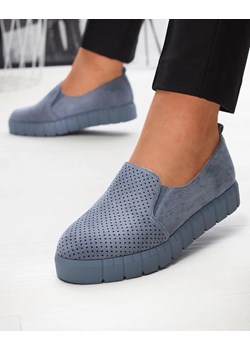 Royalfashion Ażurowe damskie niebieskie tenisówki slip on Cegeti ze sklepu royalfashion.pl w kategorii Trampki damskie - zdjęcie 175994758