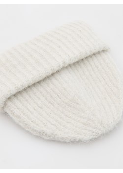 Reserved - Czapka beanie z domieszką wełny - złamana biel - id: 905BC-01X - marki Reserved - 176006608 Reserved - Czapka beanie z domieszką wełny - złamana biel ze sklepu Reserved w kategorii Czapki zimowe damskie - zdjęcie 176006608