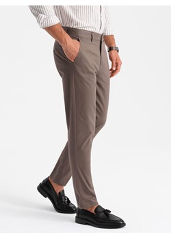 Jednolite spodnie męskie chino REGULAR FIT – brązowe V1 OM-PACP-0183 ze sklepu ombre w kategorii Spodnie męskie - zdjęcie 176007598