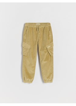 Reserved - Bawełniane joggery cargo - beżowy ze sklepu Reserved w kategorii Spodnie chłopięce - zdjęcie 176044207
