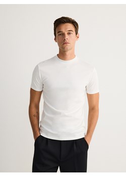 Reserved - T-shirt slim z merceryzowaną bawełną - złamana biel ze sklepu Reserved w kategorii T-shirty męskie - zdjęcie 176059366