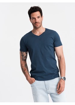 Klasyczna męska bawełniana koszulka z dekoltem w serek BASIC – ciemnoniebieska V13 OM-TSBS-0145 ze sklepu ombre w kategorii T-shirty męskie - zdjęcie 176072448