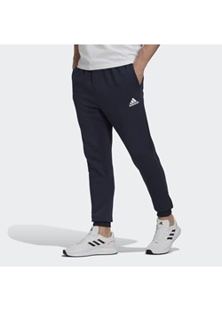 Spodnie dresowe męskie adidas Essentials Fleece Regular Tapered ze sklepu Decathlon w kategorii Spodnie męskie - zdjęcie 176091957