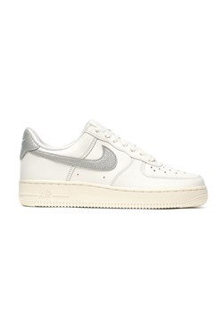 Buty sportowe damskie Nike W AIR FORCE 1 '07 ESS TRND DQ7569-100 37 1/2 ze sklepu Decathlon w kategorii Buty damskie - zdjęcie 176160727