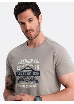 Męski bawełniany t-shirt z nadrukiem San Francisco – popielaty V4 OM-TSPT-0120 ze sklepu ombre w kategorii T-shirty męskie - zdjęcie 176248275