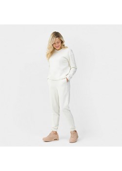 Damskie spodnie dresowe Calvin Klein Knit Pants 00GWS3P605 - białe ze sklepu Sportstylestory.com w kategorii Spodnie damskie - zdjęcie 176252417