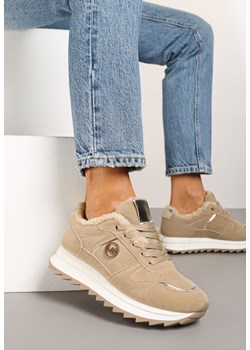 Ciemnobeżowe Płaskie Sznurowane Sneakersy Ocieplane Ozdobione Metalicznymi Aplikacjami Cyrirra ze sklepu born2be.pl w kategorii Buty sportowe damskie - zdjęcie 176258777