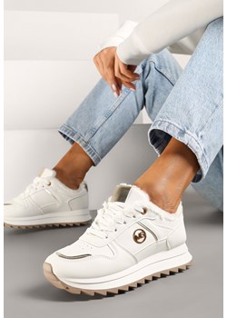 Białe Sneakersy na Płaskiej Podeszwie z Metaliczną Ozdobą i Ociepleniem Solirra ze sklepu renee.pl w kategorii Buty sportowe damskie - zdjęcie 176264685