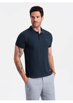 Jednokolorowa koszulka męska polo BASIC z dzianiny pique - granatowa V2 OM-POBS-0100 ze sklepu ombre w kategorii T-shirty męskie - zdjęcie 176297987