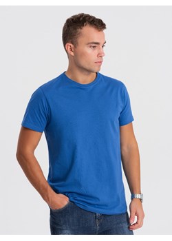 Męski klasyczny bawełniany T-shirt BASIC - niebieski V8 OM-TSBS-0146 ze sklepu ombre w kategorii T-shirty męskie - zdjęcie 176302525