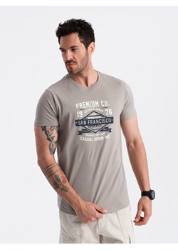 Męski bawełniany t-shirt z nadrukiem San Francisco – popielaty V4 OM-TSPT-0120 ze sklepu ombre w kategorii T-shirty męskie - zdjęcie 176309845