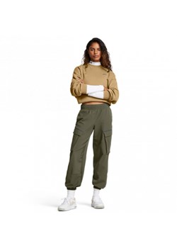 Damskie spodnie treningowe Under Armour Unstoppable Cargo Pant - oliwkowe/khaki ze sklepu Sportstylestory.com w kategorii Spodnie damskie - zdjęcie 176370066