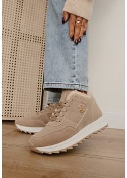 Ciemnobeżowe Sneakersy na Platformie z Futerkiem Egiapia ze sklepu born2be.pl w kategorii Buty sportowe damskie - zdjęcie 176386818