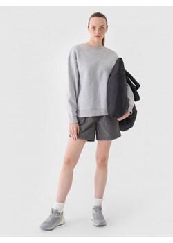 Damska bluza nierozpinana bez kaptura Outhorn OTHWAW24TSWSF1682 - szara ze sklepu Sportstylestory.com w kategorii Bluzy damskie - zdjęcie 176421657
