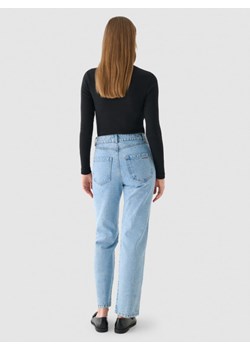 Damskie jeansy straight z prostymi nogawkami  Outhorn OTHWAW24TJNSF003 - niebieskie ze sklepu Sportstylestory.com w kategorii Spodnie damskie - zdjęcie 176421715