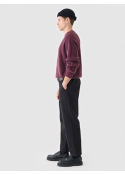 Męskie spodnie casual tkaninowe Outhorn OTHWAW24TTROM1089 - czarne ze sklepu Sportstylestory.com w kategorii Spodnie męskie - zdjęcie 176422845