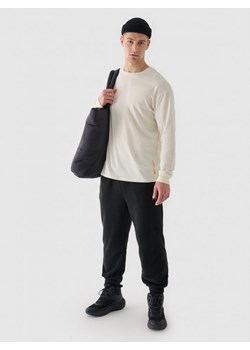 Męski longsleeve z nadrukiem 4F 4FRAW24TLONM507 - beżowy ze sklepu Sportstylestory.com w kategorii T-shirty męskie - zdjęcie 176423459