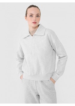 Damska bluza nierozpinana bez kaptura Outhorn OTHWAW24TSWSF1880 - szara ze sklepu Sportstylestory.com w kategorii Bluzy damskie - zdjęcie 176424185