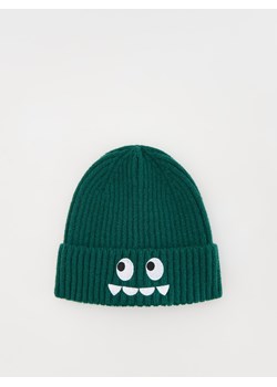 Reserved - Dzianinowa czapka z haftem - ciemnozielony ze sklepu Reserved w kategorii Czapki dziecięce - zdjęcie 176436299
