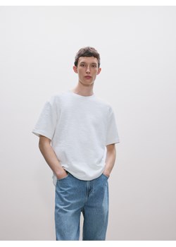 Reserved - Strukturalny t-shirt relaxed fit - złamana biel ze sklepu Reserved w kategorii T-shirty męskie - zdjęcie 176442495