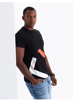 Bawełniany męski t-shirt z kontrastowym dwukolorowym printem – czarny V1 OM-TSPT-0219 ze sklepu ombre w kategorii T-shirty męskie - zdjęcie 176445235