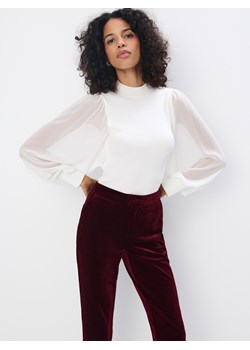 Mohito - Biały sweter z bufiastym rękawem - biały ze sklepu Mohito w kategorii Swetry damskie - zdjęcie 176475808