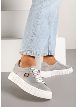 Szare Sneakersy Vices na Grubej Tłoczonej Podeszwie ze Sznurowaniem i Metaliczną Ozdobą Ulfedi ze sklepu born2be.pl w kategorii Buty sportowe damskie - zdjęcie 176562387
