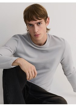 Reserved - Bawełniany longsleeve - jasnoszary ze sklepu Reserved w kategorii T-shirty męskie - zdjęcie 176565908