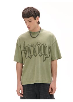 Cropp - Oliwkowa koszulka comfort z nadrukiem - zielony ze sklepu Cropp w kategorii T-shirty męskie - zdjęcie 176577688
