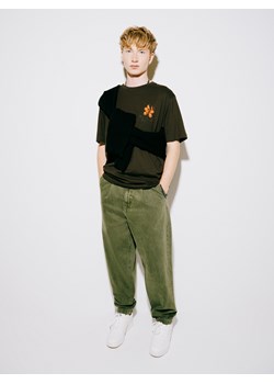 Cropp - Świąteczna koszulka z pierniczkiem - brązowy ze sklepu Cropp w kategorii T-shirty męskie - zdjęcie 176578306