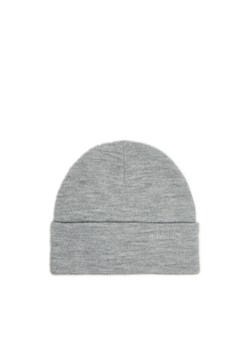 Cropp - Jasnoszara czapka beanie z naszywką - jasny szary ze sklepu Cropp w kategorii Czapki zimowe męskie - zdjęcie 176579425