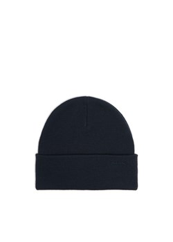 Cropp - Granatowa czapka beanie z naszywką - granatowy ze sklepu Cropp w kategorii Czapki zimowe męskie - zdjęcie 176579427