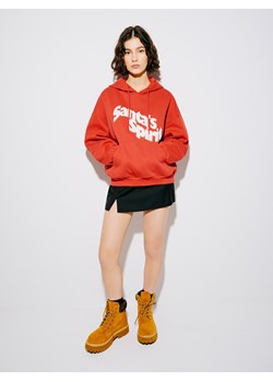 Cropp - Czerwona świąteczna bluza z kapturem - czerwony ze sklepu Cropp w kategorii Bluzy damskie - zdjęcie 176579505