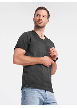 Męski t-shirt V-neck o pręgowanej strukturze z kieszonką – czarny V6 OM-TSCT-22SS-002 ze sklepu ombre w kategorii T-shirty męskie - zdjęcie 176595139