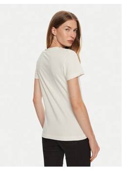 Calvin Klein Jeans T-Shirt J20J223563 Écru Slim Fit ze sklepu MODIVO w kategorii Bluzki damskie - zdjęcie 176634499